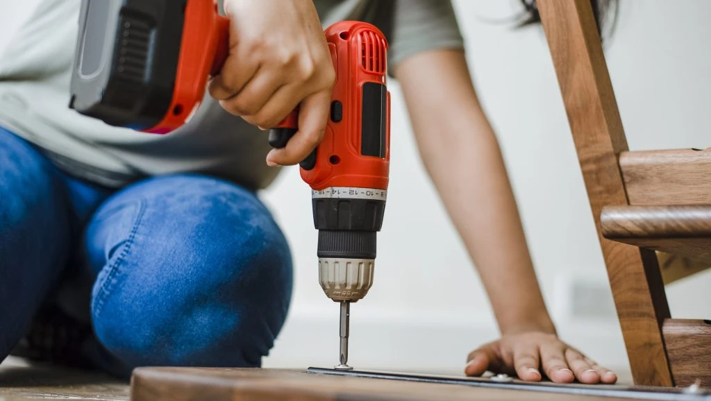 Möbel zerlegen für den Möbeltransport